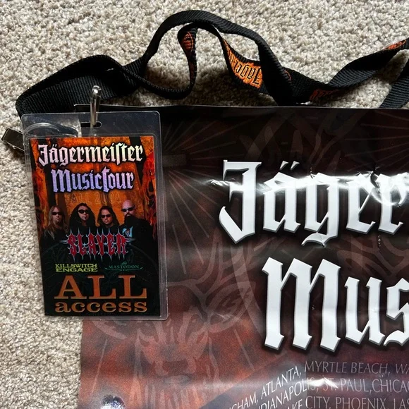 Slipknot autographed tour poster, VIP lanyards and 2 tour guitar picks 2004 - Picture 5 of 7